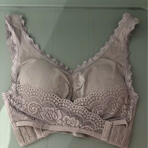 NWOT 2 Pack Set of Wirefree Lace Bralettes